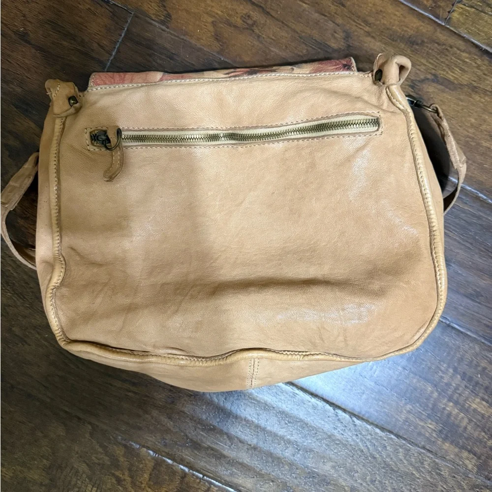 Sundance Floral Tan Leather Shoulder Bag - Picture 4 of 6